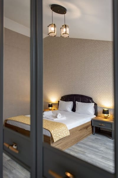 Luxury 2-bedroom apartment by Studenets Center