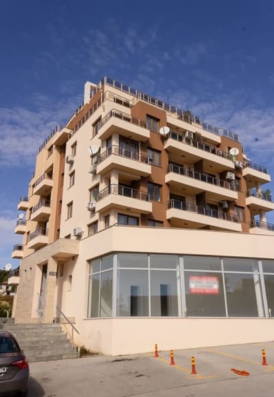 Spacious 3BD Flat with Large Terrace & Sea View