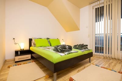 Nice 1BD Apartment next to Medical University