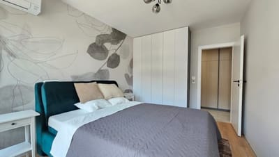 Bright Urban Stay with Parking