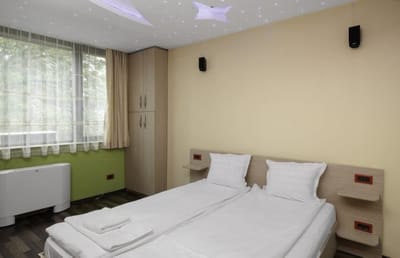 Central 1BD Apartment Next to Women's Market