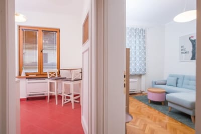Designer, Business, Central, 1BDR Apartment