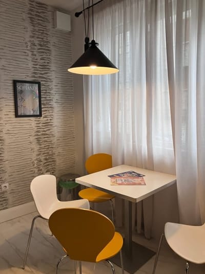 A French affair. With parking, style and elegance.