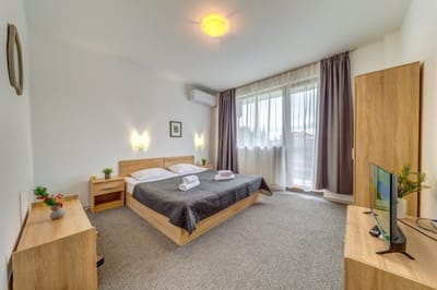 Villa Kometa  – 1BD Apt with Balcony & Forest View