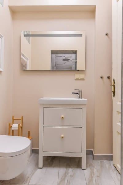 Spacious vintage 2BR, 2bath apartment