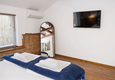 Stylish Maisonette Just Steps from the Sea Garden