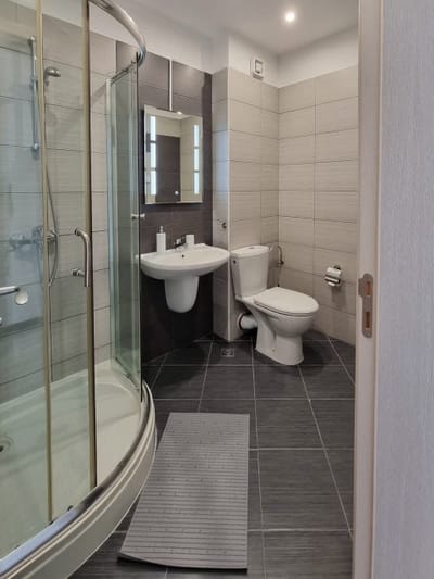 Spacious 3BD flat with Parking and Sea View