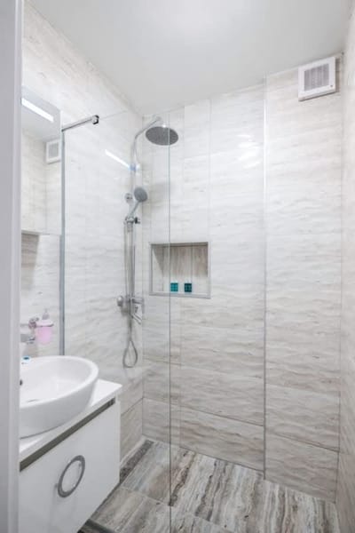 Spacious 2BD Near NDK with WorkSpace