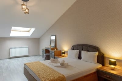 Luxury 2-bedroom apartment by Studenets Center