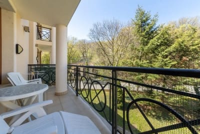 Golden Sands: 1BD Retreat with Parking