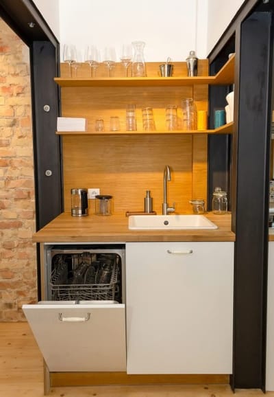 Bright & Spacious Apartment with a Charming Balcon