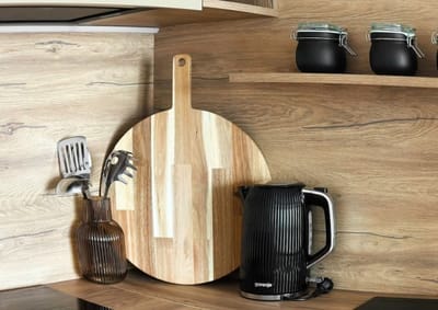 Modern & Quiet 1BR Near Center + Private Parking