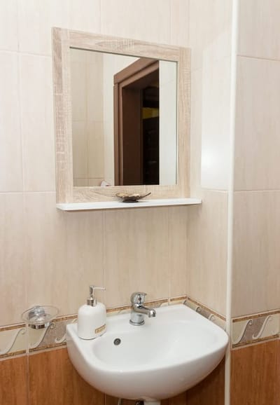 Beachside Haven: Charming 2BD near Golden Sands