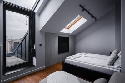 Exquisite Penthouse: Luxe Living with City Views