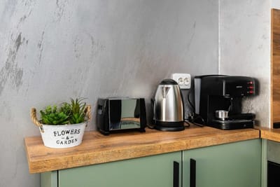 Stylish 1 Bedroom Apartment - Quiet & Comfortable