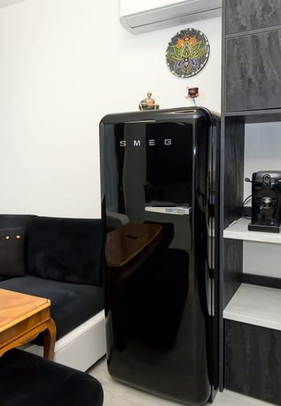 New Black & White Flat 5 Min Away From Sea Garden