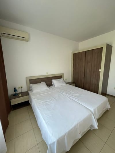 1BD Flat on the Beach with Parking