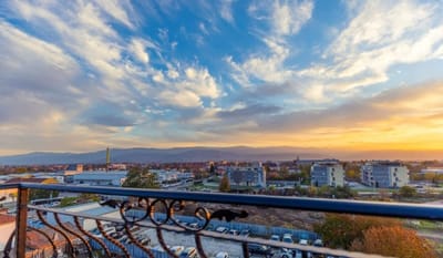 Beautiful 1BD Apartment with a Parking Spot