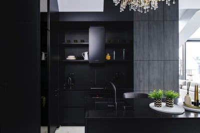 Exquisite Penthouse: Luxe Living with City Views