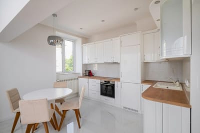 The Purely Placed 1BD Central Flat