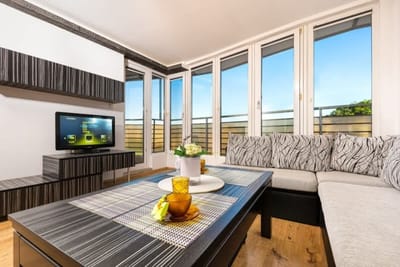 Nice 1BD Apartment next to Medical University