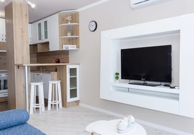 Sunny Blue  One-Bedroom Flat with Balcony