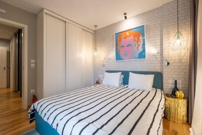 High-end Designer 2BR Aprt + Lift&Balconies