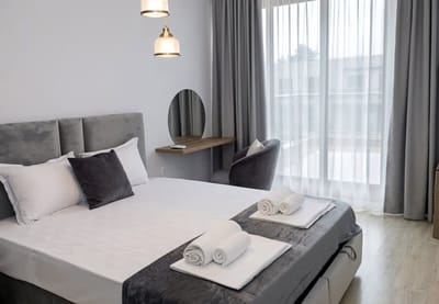 Moonlight Terrace – Panoramic Views, Luxe Comfort