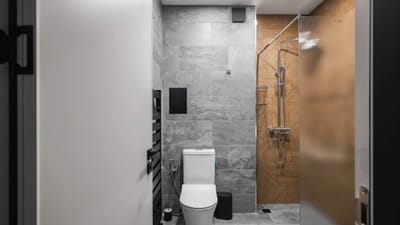 Fresh & Modern Apartment with Balcony