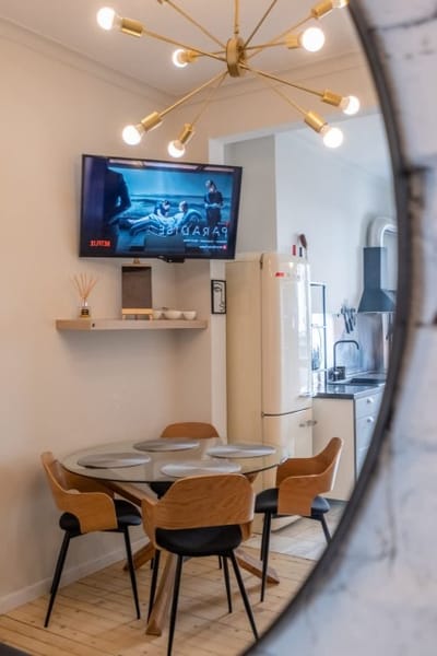 Spacious & Central 2BR with Terrace, Cozy & Modern