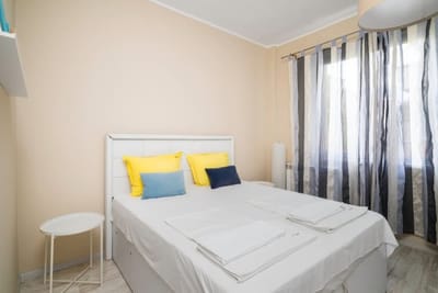 Cozy Nest near Eagle's Bridge with Workspace