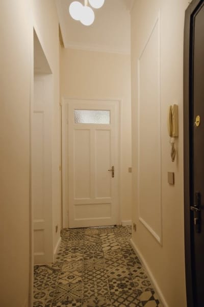 Elegant Escape - High Ceilings, Balcony & Piano