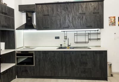 New Black & White Flat 5 Min Away From Sea Garden