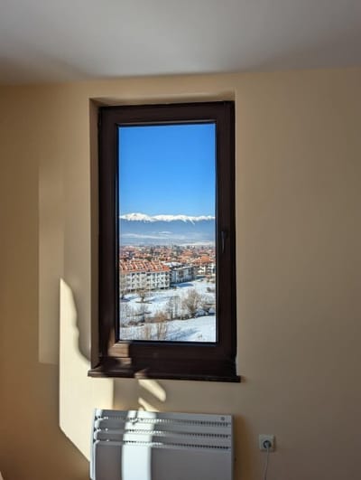 Stylish 2BD Apartment with Panoramic Mountain View