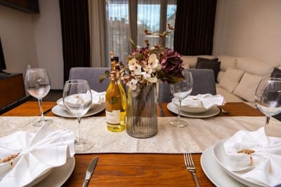 New Luxury & Bright 2 Bedroom Apartment