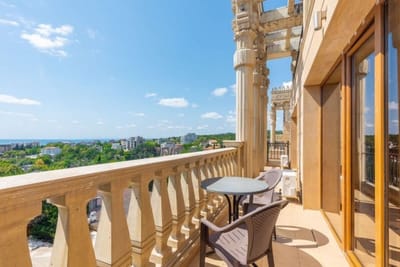 Elegant Apartment with Balcony in Argisht Palace