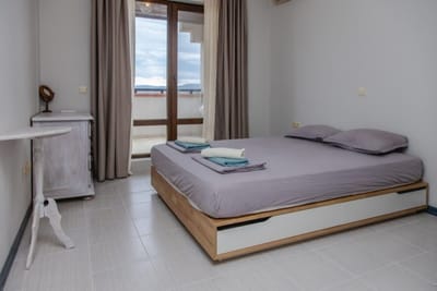 Lovely 3BD flat with Parking and Sea View