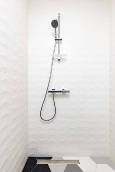 Bright Windowed Studio 10 mins to the City Centre