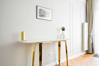 Stylish 2BD with Balcony & Desk near Vitosha Blvd