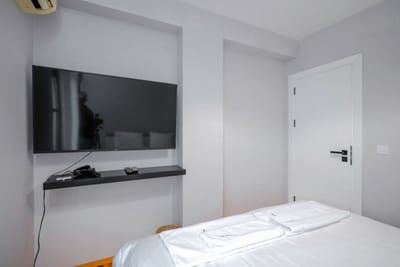 AeroLuxe Living 1BD Apartment