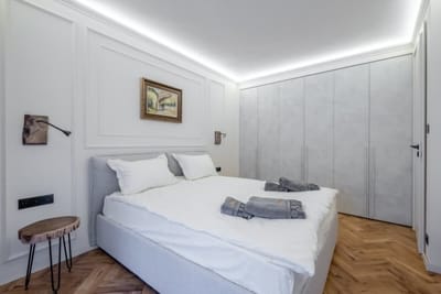 SOFapart Boutique Apt with 3 BDR + 2 BTH & Parking