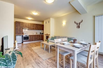 Cosy 1BD Apt w/ Free Parking and Balcony