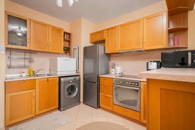 City Haven: Expansive Apartment in Prime Location