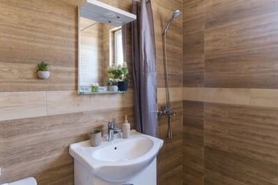 Serene Luxe Oasis Retreat on the Outskirts