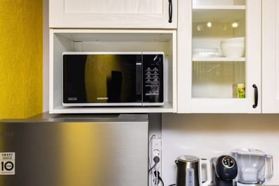 Bright Windowed Studio 10 mins to the City Centre