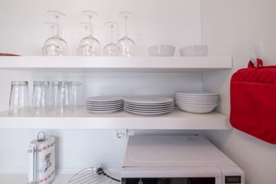 LZ Spacious One Bedroom Apartment in Top Centre