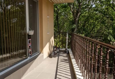 Beachside Haven: Charming 2BD near Golden Sands