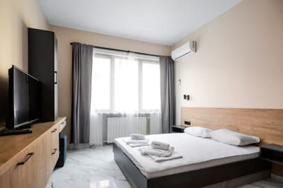 Marble Essence: 2BD Retreat in Top City Centre