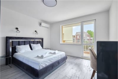 Sunny Seaside Retreat: 2BD Apartment in Nesebar