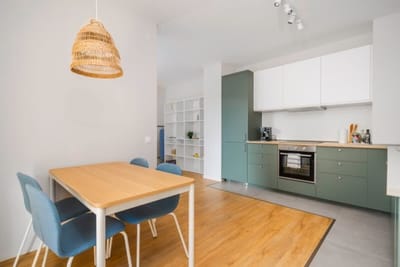 Modern and Central: 1BD Flat with Balcony